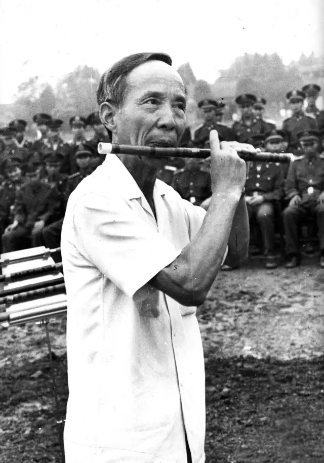 陆春龄