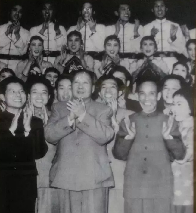 陆春龄出访国外